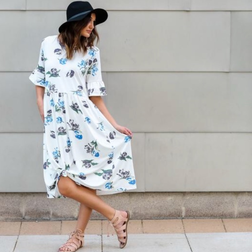 📸Insta-Chic HP📸 White Floral Midi Dress